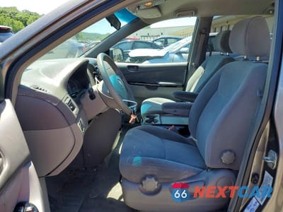 Zdjęcie 7 z 13 samochodu: 2004 TOYOTA SIENNA LE 8 PASSENGER VIN:5TDZA23C54S166622 - miniatura