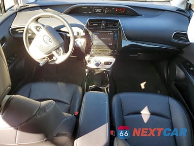 Zdjęcie 8 z 12 samochodu: 2018 TOYOTA PRIUS THREE TOURING VIN:JTDKARFU8J3065912 - miniatura