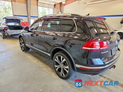 Drugie zdjęcie samochodu z przodu: 2017 VOLKSWAGEN TOUAREG WOLFSBURG VIN:WVGRF7BPXHD006039 - miniatura