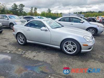 Czwarte zdjęcie samochodu z boku: 2002 MERCEDES-BENZ SLK 32 AMG KOMPRESSOR VIN:WDBKK66F32F238733 - miniatura