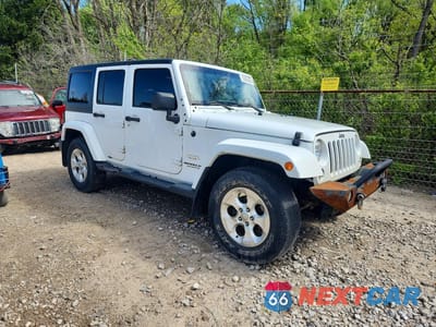 Czwarte zdjęcie samochodu z boku: 2015 JEEP WRANGLER UNLIMITED SAHARA VIN:1C4BJWEG0FL516400 - miniatura