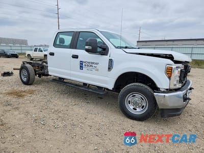 Czwarte zdjęcie samochodu z boku: 2019 FORD F250 SUPER DUTY VIN:1FT7W2B63KEC34584 - miniatura