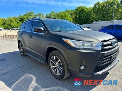 Czwarte zdjęcie samochodu z boku: 2019 TOYOTA HIGHLANDER HYBRID XLE VIN:5TDJGRFH7KS073819 - miniatura