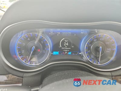 Zdjęcie 9 z 12 samochodu: 2016 CHRYSLER 300C VIN:2C3CCAEG7GH147748 - miniatura