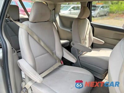 Zdjęcie 6 z 10 samochodu: 2016 KIA SEDONA L VIN:KNDMA5C15G6120531 - miniatura