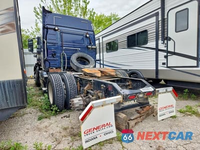 Trzecie zdjęcie samochodu z tyłu: 2016 VOLVO VNL SEMI TRUCK VIN:4V4NC9EH2GN931729 - miniatura