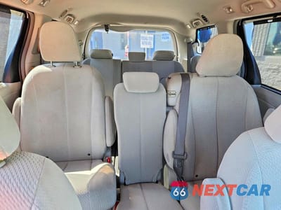 Zdjęcie 10 z 13 samochodu: 2011 TOYOTA SIENNA LE 8-PASSENGER VIN:5TDKK3DC4BS107898 - miniatura
