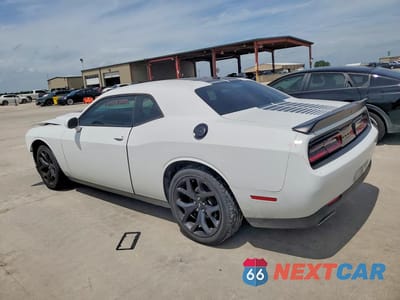 Drugie zdjęcie samochodu z przodu: 2020 DODGE CHALLENGER SXT VIN:2C3CDZAG5LH243373 - miniatura