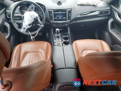 Zdjęcie 8 z 13 samochodu: 2017 MASERATI LEVANTE VIN:ZN661XUA4HX239247 - miniatura