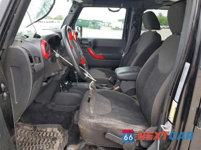 Zdjęcie 7 z 13 samochodu: 2017 JEEP WRANGLER UNLIMITED SPORT VIN:1C4BJWDG2HL664973 - miniatura