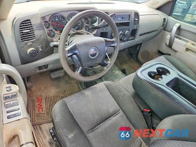 Zdjęcie 8 z 13 samochodu: 2013 GMC SIERRA K2500 HEAVY DUTY VIN:1GT22ZCG1DZ394240 - miniatura