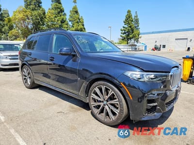 Czwarte zdjęcie samochodu z boku: 2020 BMW X7 XDRIVE40I VIN:5UXCW2C00L9A00911 - miniatura