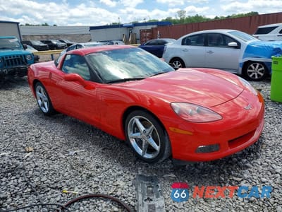 Czwarte zdjęcie samochodu z boku: 2013 CHEV CORVETTE VIN:1G1YG2DW7D5105239 - miniatura
