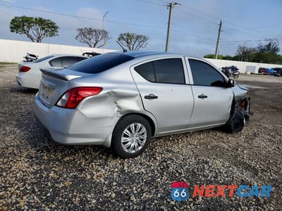 Trzecie zdjęcie samochodu z tyłu: 2018 NISSAN VERSA S PLUS VIN:3N1CN7AP6JL859667 - miniatura
