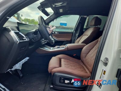 Zdjęcie 7 z 14 samochodu: 2026 BMW X5 M60I VIN:5UX33EU06T9384229 - miniatura