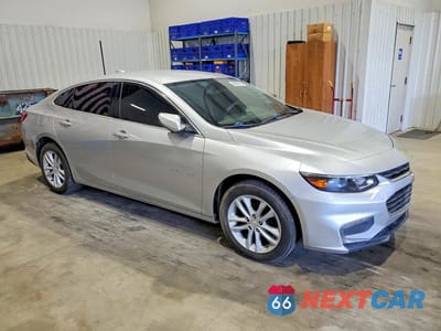 Czwarte zdjęcie samochodu z boku: 2018 CHEVROLET MALIBU LT VIN:1G1ZD5ST8JF124668 - miniatura