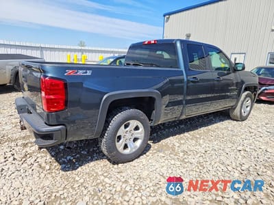 Trzecie zdjęcie samochodu z tyłu: 2017 CHEVROLET SILVERADO K1500 LT VIN:1GCVKREC3HZ230856 - miniatura