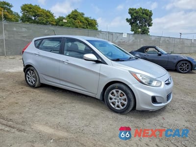 Czwarte zdjęcie samochodu z boku: 2013 HYUNDAI ACCENT GS VIN:KMHCT5AE1DU081564 - miniatura