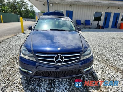 Piąte zdjęcie samochodu w środku: 2014 MERCEDES-BENZ C 250 VIN:WDDGF4HB1EA960204 - miniatura