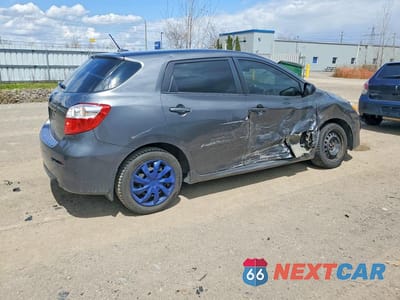 Trzecie zdjęcie samochodu z tyłu: 2010 TOYOTA MATRIX BASE VIN:2T1KU4EEXAC468043 - miniatura