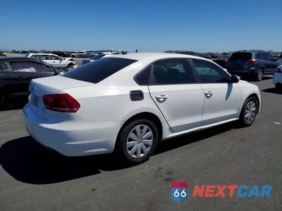 Trzecie zdjęcie samochodu z tyłu: 2013 VOLKSWAGEN PASSAT S VIN:1VWAP7A39DC029094 - miniatura