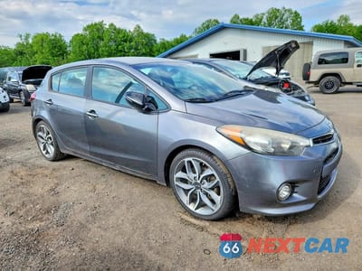 Czwarte zdjęcie samochodu z boku: 2016 KIA FORTE SX VIN:KNAFZ5A35G5592172 - miniatura