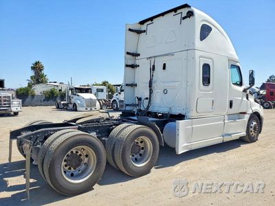 Czwarte zdjęcie samochodu z boku: 2020 FREIGHTLINER CASCADIA 126 SEMI TRUCK VIN:3AKJHHDR7LSLR4455 - miniatura