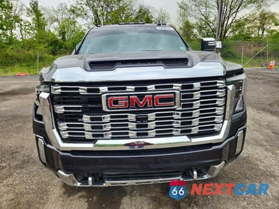 Piąte zdjęcie samochodu w środku: 2025 GMC SIERRA K2500 DENALI VIN:1GT4URE78SF370953 - miniatura