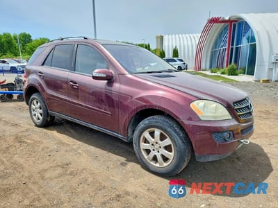 Czwarte zdjęcie samochodu z boku: 2006 MERCEDES-BENZ ML 350 VIN:4JGBB86E66A076762 - miniatura