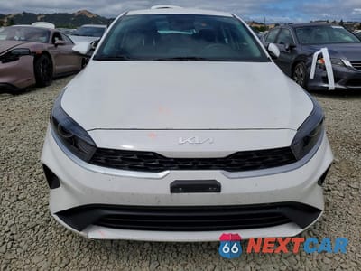 Piąte zdjęcie samochodu w środku: 2023 KIA FORTE LXS VIN:3KPF24AD7PE608824 - miniatura
