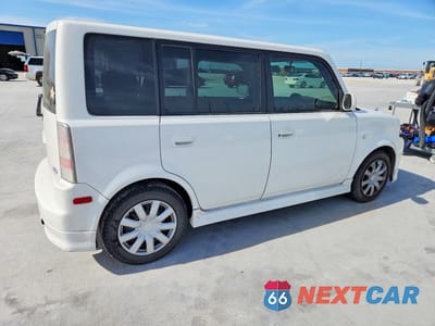 Trzecie zdjęcie samochodu z tyłu: 2005 TOYOTA SCION XB VIN:JTLKT324654003393 - miniatura