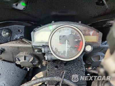 Zdjęcie 7 z 9 samochodu: 2010 YAMAHA YZFR6 VIN:JYARJ16E0AA020656 - miniatura
