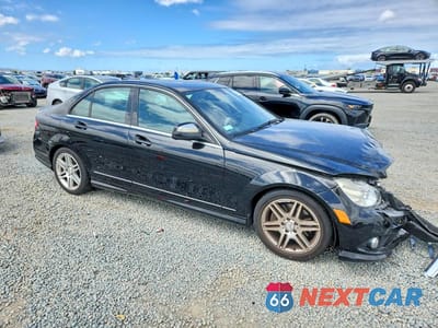 Czwarte zdjęcie samochodu z boku: 2009 MERCEDES-BENZ C 350 VIN:WDDGF56X79R043781 - miniatura