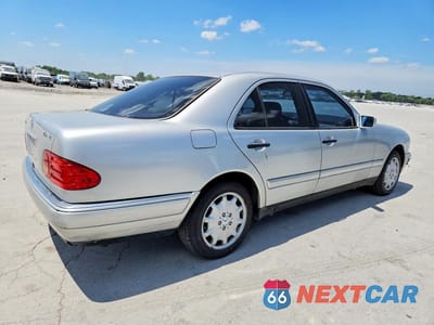 Trzecie zdjęcie samochodu z tyłu: 1998 MERCEDES-BENZ E 320 4MATIC VIN:WDBJF82F1WX007332 - miniatura