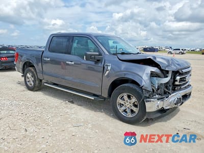 Czwarte zdjęcie samochodu z boku: 2023 FORD F150 SUPERCREW VIN:1FTFW1E81PFB71330 - miniatura