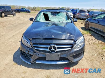 Piąte zdjęcie samochodu w środku: 2018 MERCEDES-BENZ C 300 4MATIC VIN:55SWF4KB4JU256092 - miniatura