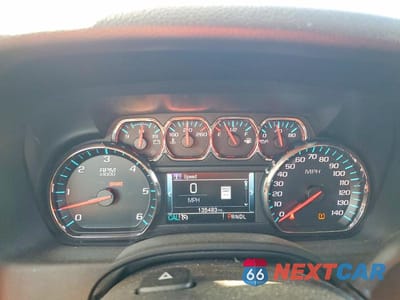 Zdjęcie 9 z 14 samochodu: 2018 CHEVROLET SUBURBAN C1500 PREMIER VIN:1GNSCJKC7JR199694 - miniatura