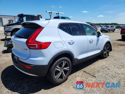 Trzecie zdjęcie samochodu z tyłu: 2025 VOLVO XC40 CORE VIN:YV4L12UJ0S2578645 - miniatura