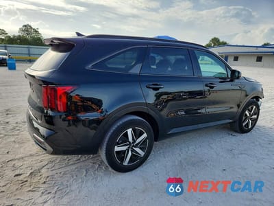 Trzecie zdjęcie samochodu z tyłu: 2021 KIA SORENTO S VIN:5XYRL4LC8MG067943 - miniatura