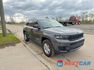 2023 JEEP GRAND CHEROKEE LAREDO 1C4RJHAG3P8710990 - główne zdjęcie licytacji z USA - miniatura