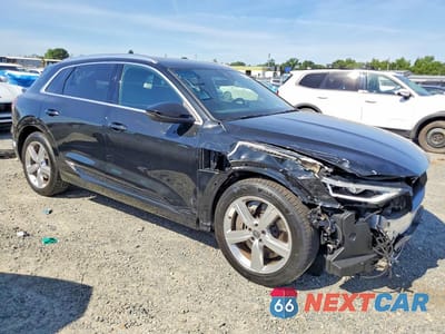 Czwarte zdjęcie samochodu z boku: 2019 AUDI E-TRON PRESTIGE VIN:WA1VABGE6KB020531 - miniatura