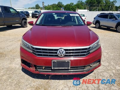Piąte zdjęcie samochodu w środku: 2018 VOLKSWAGEN PASSAT SE VIN:1VWBA7A36JC032603 - miniatura