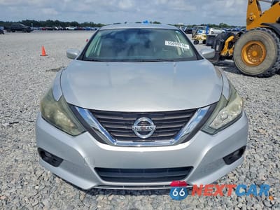 Piąte zdjęcie samochodu w środku: 2018 NISSAN ALTIMA 2.5 SV VIN:1N4AL3AP0JC120623 - miniatura