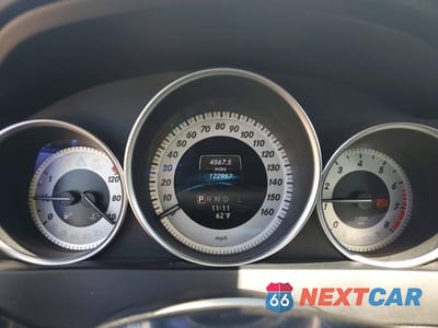 Zdjęcie 9 z 12 samochodu: 2014 MERCEDES-BENZ C 250 VIN:WDDGF4HBXER303337 - miniatura