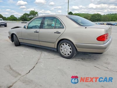 Drugie zdjęcie samochodu z przodu: 1996 MERCEDES-BENZ E 320 VIN:WDBJF55FXTJ014515 - miniatura