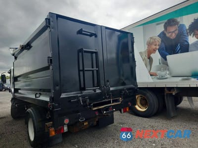 Trzecie zdjęcie samochodu z tyłu: 2017 ISUZU NPR REFUSE TRUCK VIN:54DC4W1B6HS801905 - miniatura