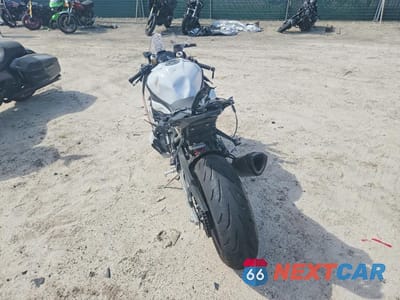 Czwarte zdjęcie samochodu z boku: 2026 BMW S 1000 RR VIN:WB10P2304T6M32401 - miniatura