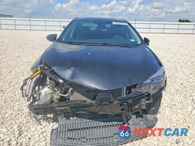 Piąte zdjęcie samochodu w środku: 2018 TOYOTA COROLLA SE VIN:5YFBURHE3JP840718 - miniatura