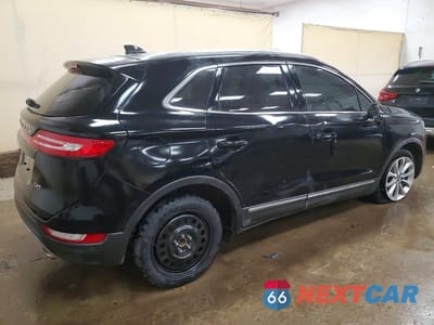 Trzecie zdjęcie samochodu z tyłu: 2018 LINCOLN MKC SELECT VIN:5LMCJ2C90JUL00589 - miniatura