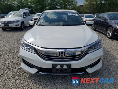 Piąte zdjęcie samochodu w środku: 2017 HONDA ACCORD SPORT VIN:1HGCR2F57HA008671 - miniatura